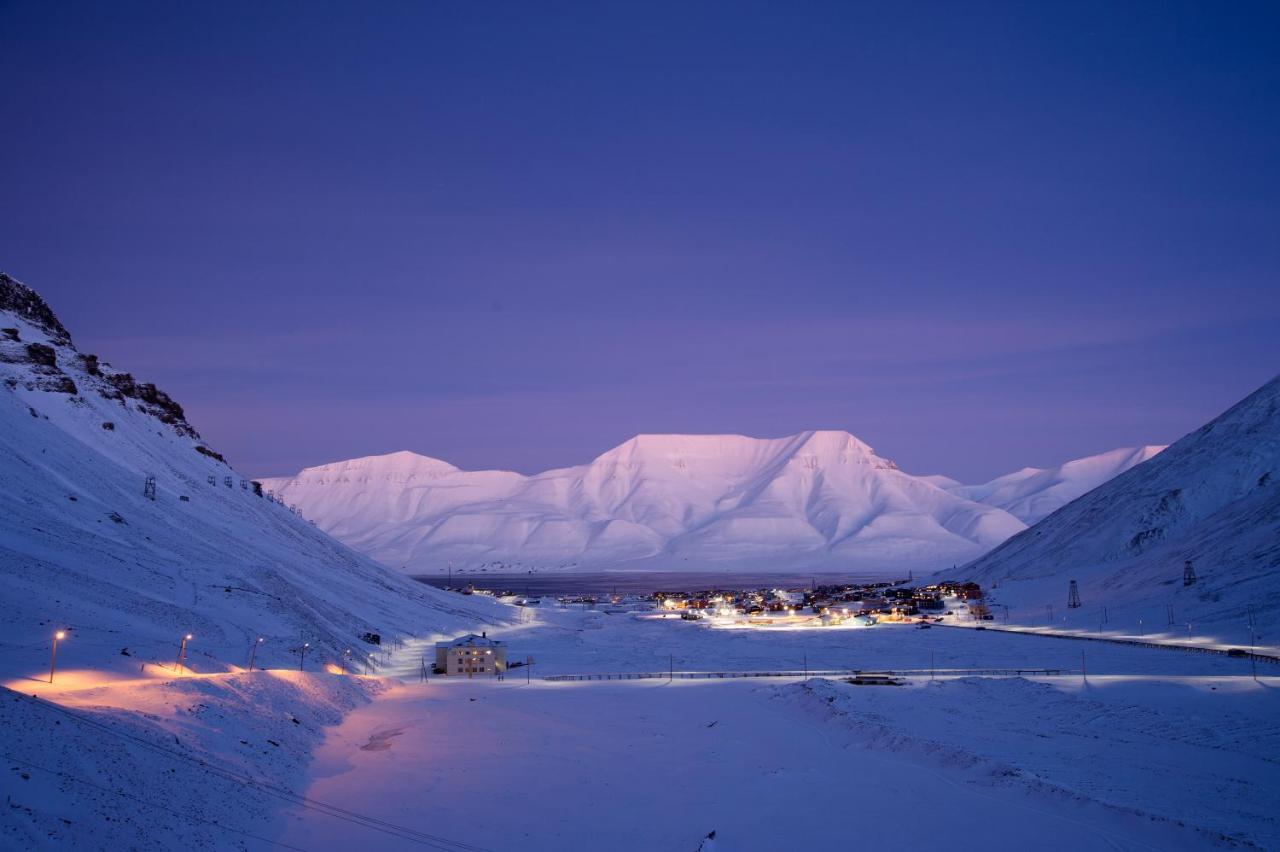 Svalbard Hotell | Lodge 朗伊尔城 外观 照片